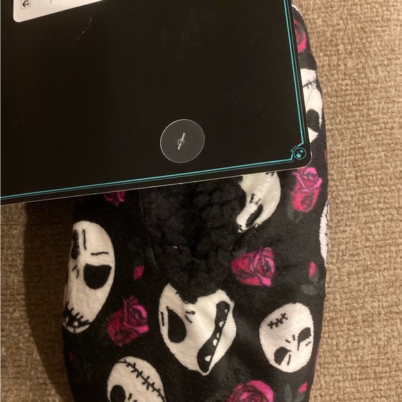 NWT Jack Skellington Nightmare Before Christmas Fuzzy warm slippers - Picture 3 of 5